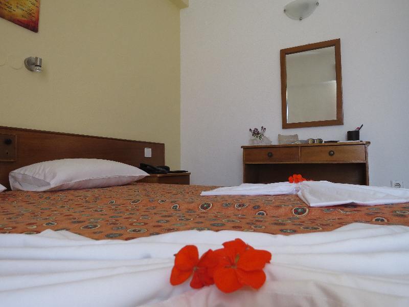 Maritime Hotel Apartments Petaloudes Eksteriør billede