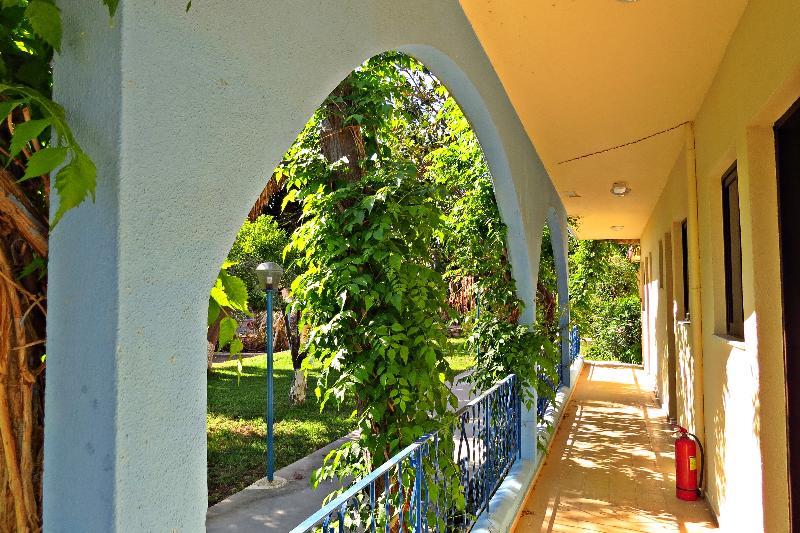 Maritime Hotel Apartments Petaloudes Eksteriør billede