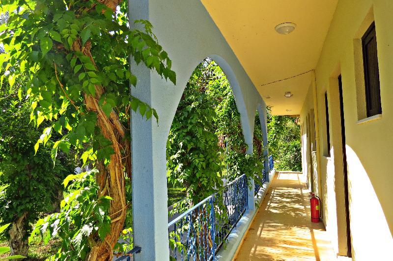 Maritime Hotel Apartments Petaloudes Eksteriør billede