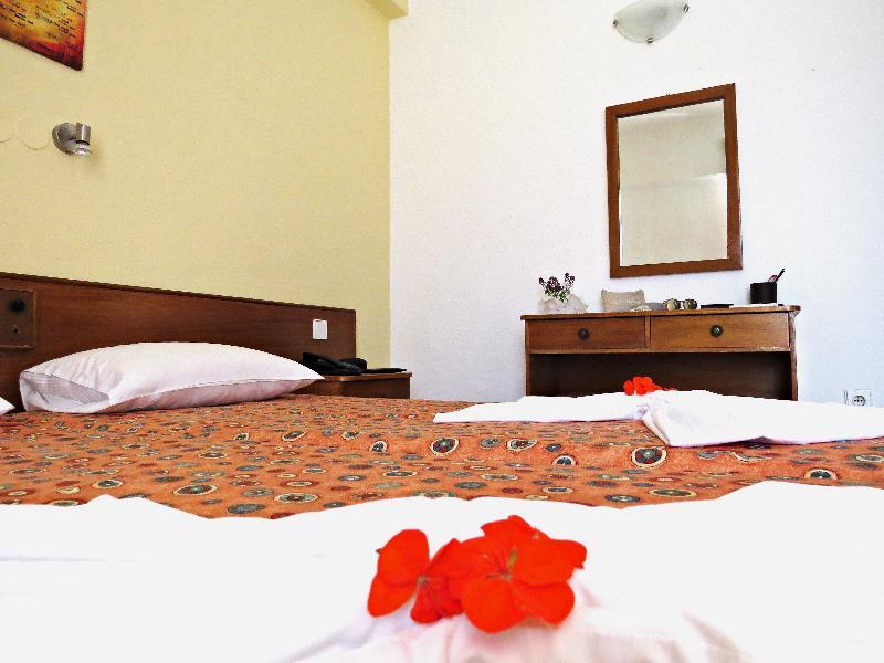 Maritime Hotel Apartments Petaloudes Eksteriør billede