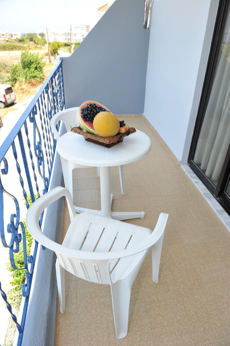Maritime Hotel Apartments Petaloudes Eksteriør billede